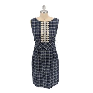 19885 Trina Turk Plaid Tweed Sheath Dress size Medium preppy fall spring classic